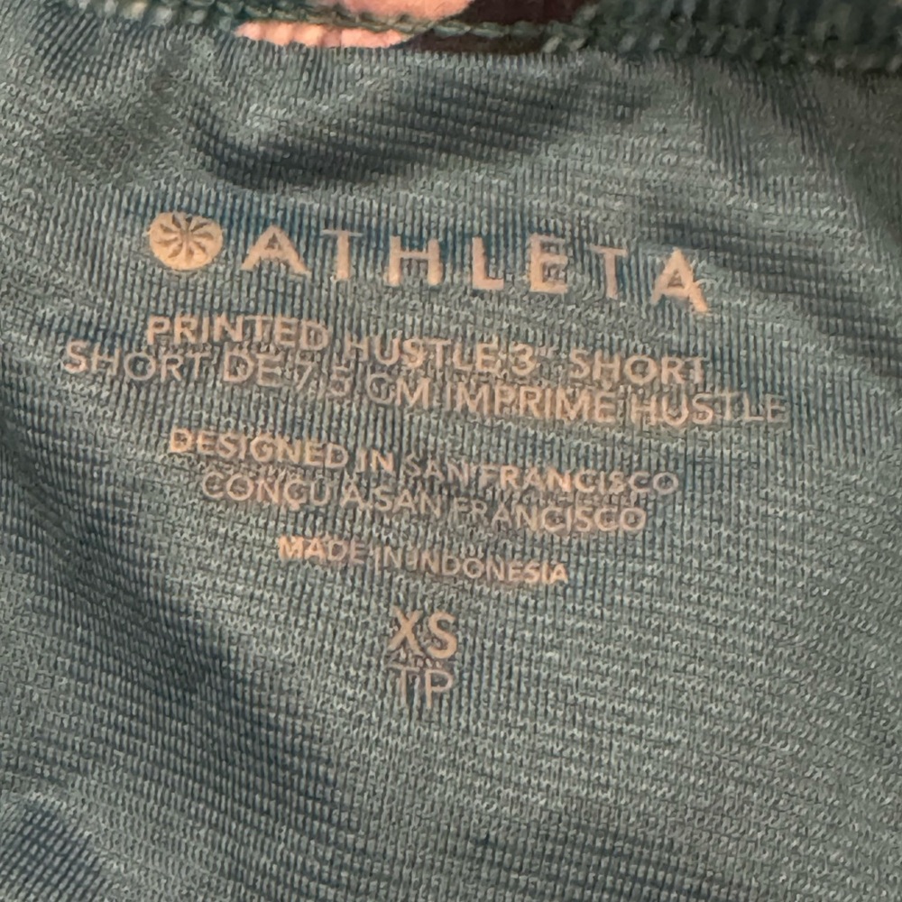 BNWT Athleta printed hustle 3” shorts - Picture 5 of 6